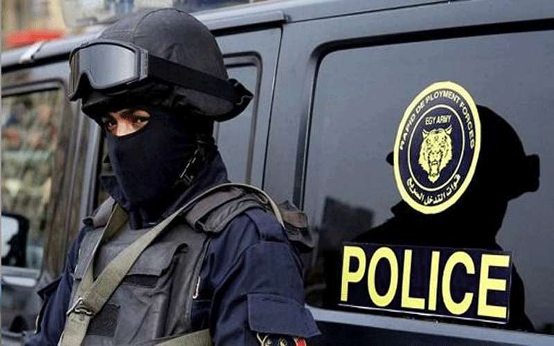 القبض على مصري متخصص بتزوير الشهادات