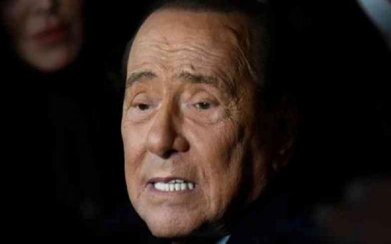 نقل رئيس وزراء إيطاليا السابق برلسكوني