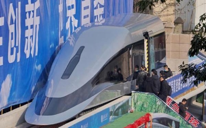 الصين تكشف عن قطار مغناطيسي يسير