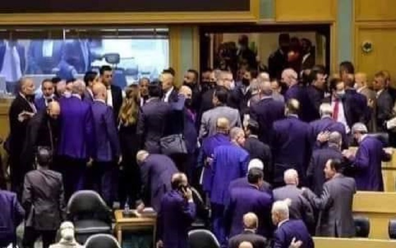 عسكرتاريا حكومية .. لغة استعلائية لا