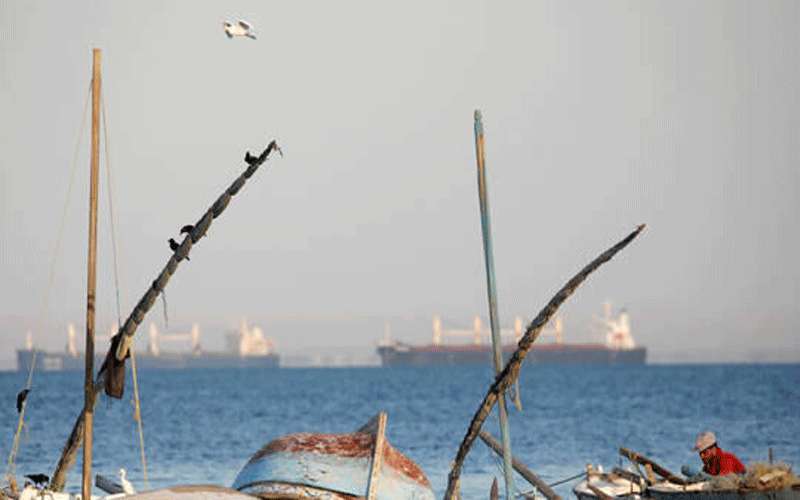 مصر تغلق ميناءين على المتوسط لسوء