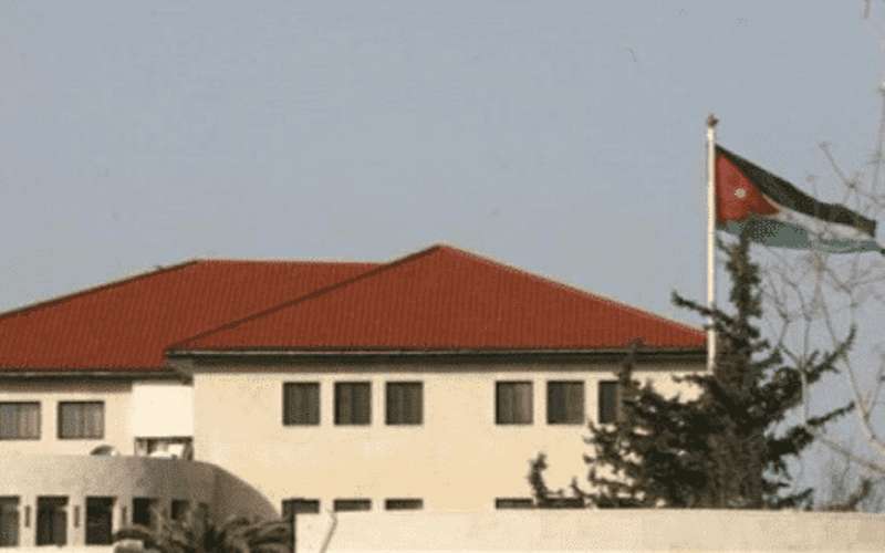 إحالة موظفين حكوميين إلى التقاعد -