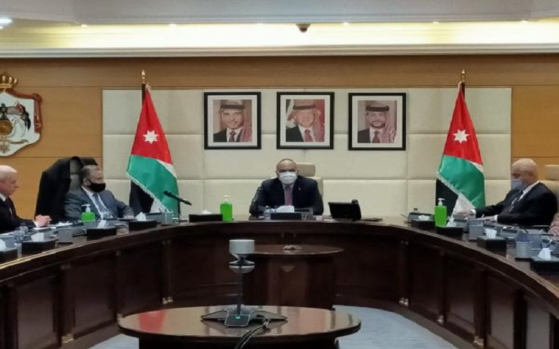 الخصاونة يلتقي مجلس النقباء ويؤكد على