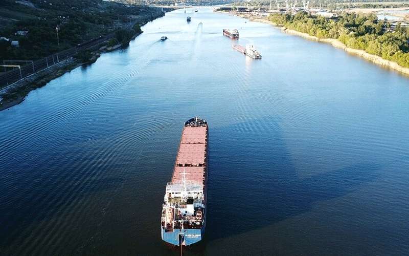 العثور على جثة قبطان السفينة الغارقة