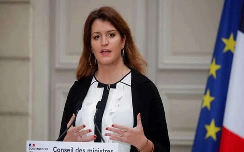 وزيرة فرنسية: لا أتحمل رؤية فتاة