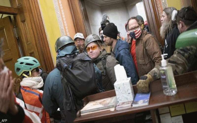 التحقيق في نية امرأة بيع كمبيوتر