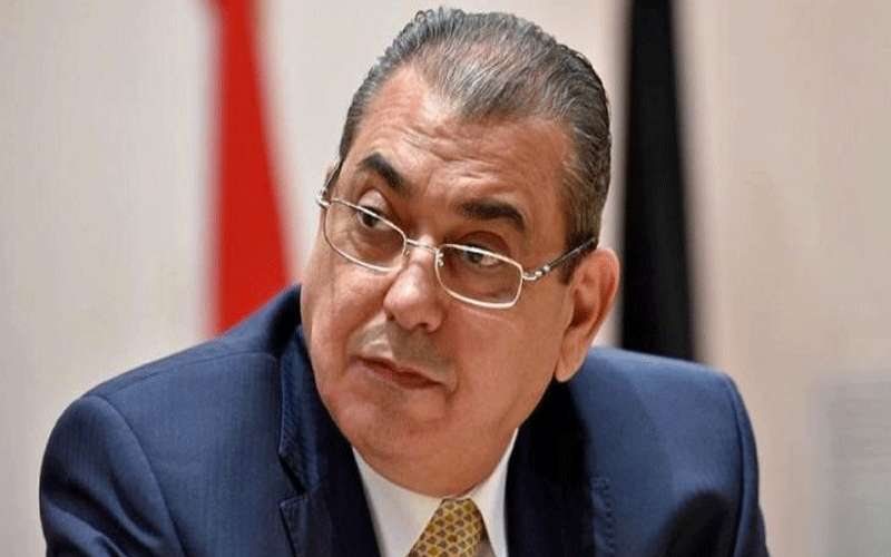 الكباريتي يهاجم تعيين مراقبي صحة على