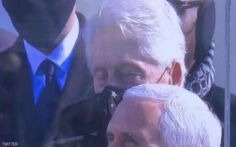 النعاس يغلب بيل كلينتون خلال كلمة