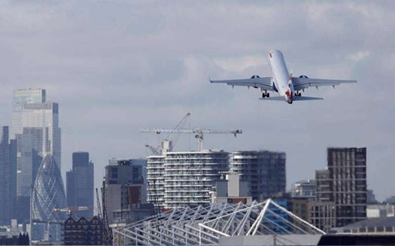 بريطانيا تمنع دخول القادمين من عدة
