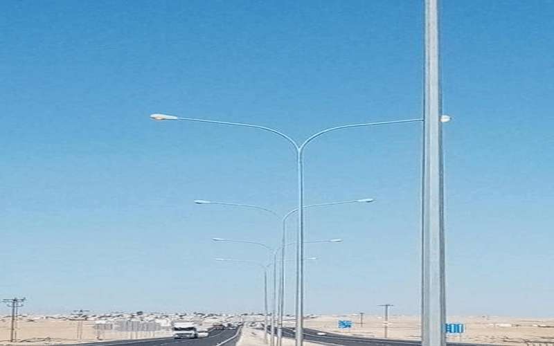 الأشغال تجري عمليات صيانة للوحات الانارة