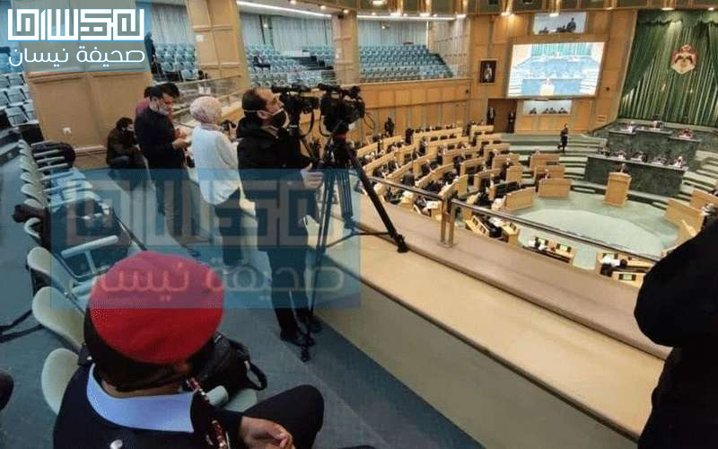 ألواح خشبية لمنع تصوير أوراق النواب