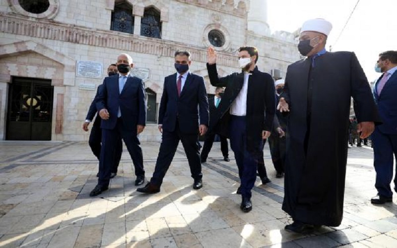 ولي العهد يطلع على مشروع إعادة