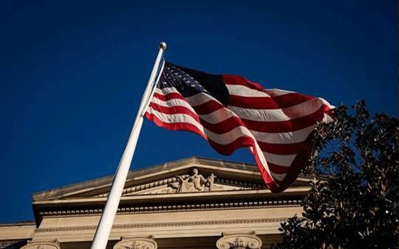 اتهام رجل أعمال بتخزين معدات الوقاية