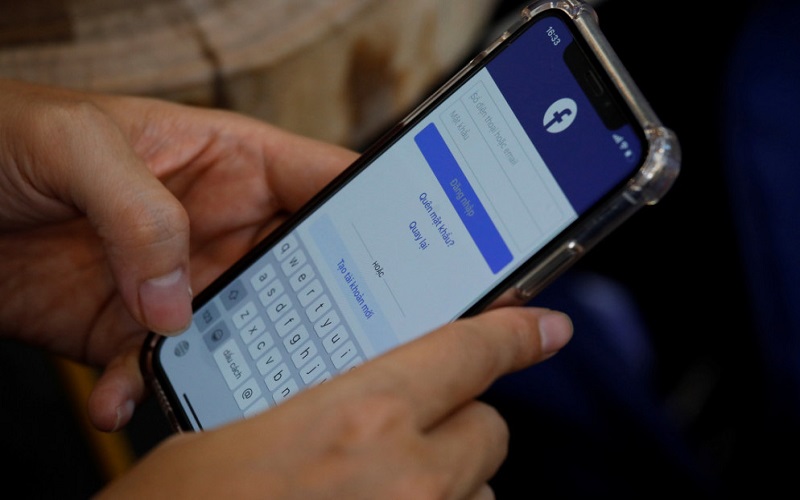 فيسبوك يعتزم الابتعاد قدر الإمكان عن