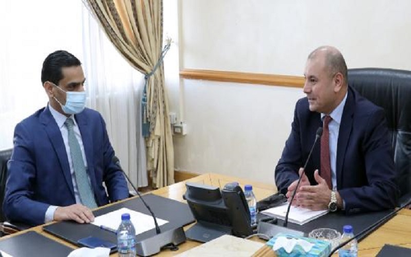 العودات: ندعم مطالب الصحفيين والصحف الورقية