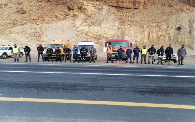 الدفاع المدني ينتشر في البحر الميت