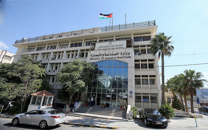 وزارة الصناعة والتجارة تخالف 5370 مواطنا