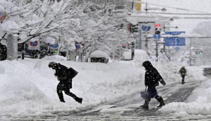 عاصفة ثلجية تضرب اليابان.. توقف حركة