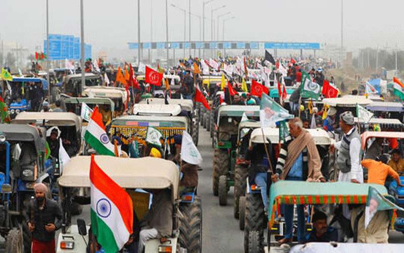 الشرطة الهندية تحفر الخنادق حول العاصمة