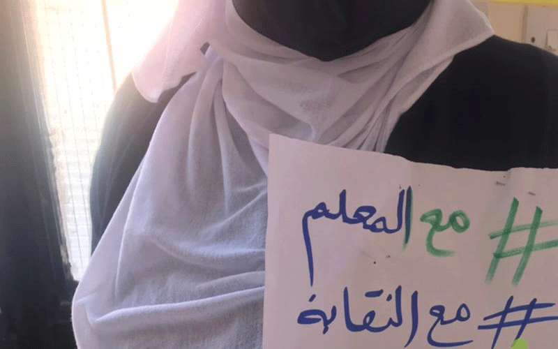 ذيبان: معلمات يستقبلن الوزير النعيمي بلافتات