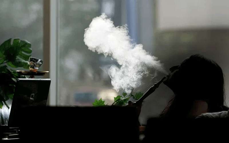 توجه حكومي لإعادة فتح المقاهي