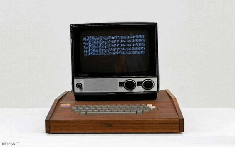 كمبيوتر أبل أصلي عمره 45 عاما