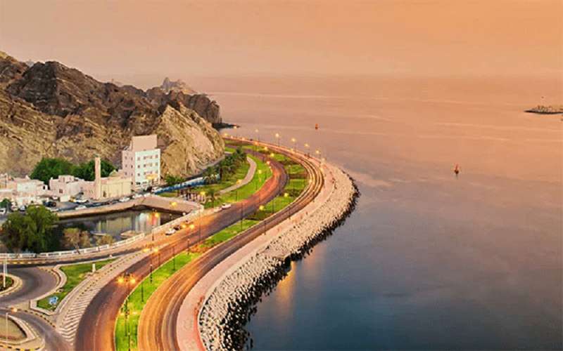 سلطنة عمان تغلق منافذها البرية