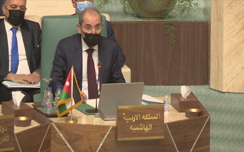 وزير الخارجية يدعو إلى مشروع عربي