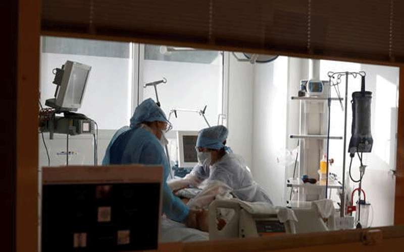 فرنسا تتجاوز 80 ألف وفاة بكورونا