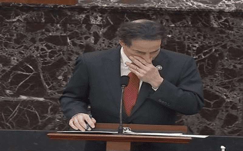 محاكمة ترامب: نائب أميركي يذرف الدموع