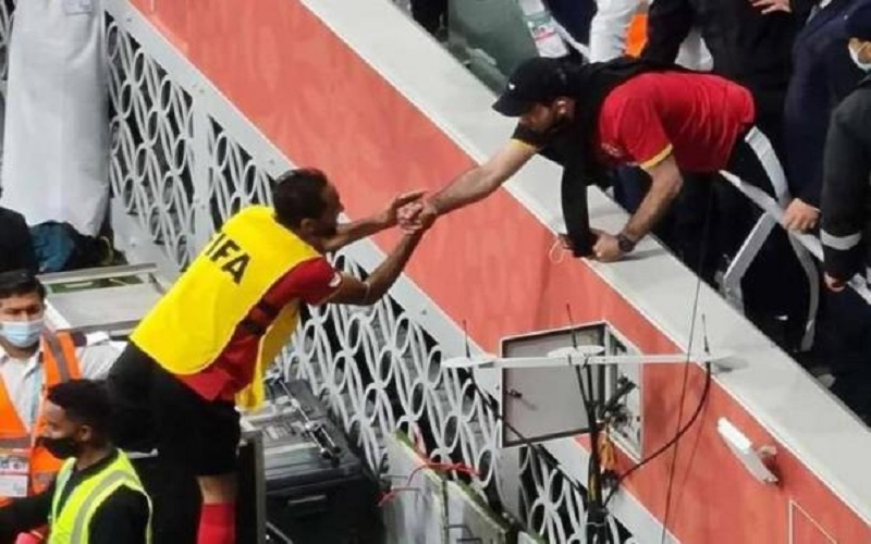 بعد إيقافهما بسبب مصافحة أبوتريكة ..