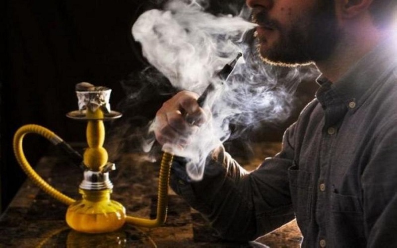 الصناعة والتجارة تغلق مطعما قدم الأرجيلة