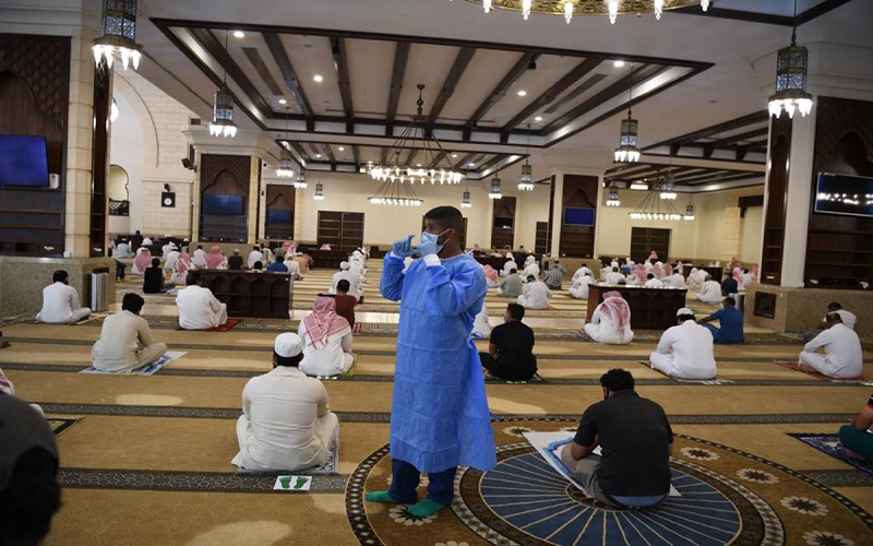 السعودية.. إغلاق 5 مساجد بعد ثبوت