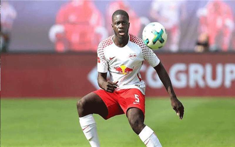 رسميا.. ميونخ يضم مدافع لايبزيج