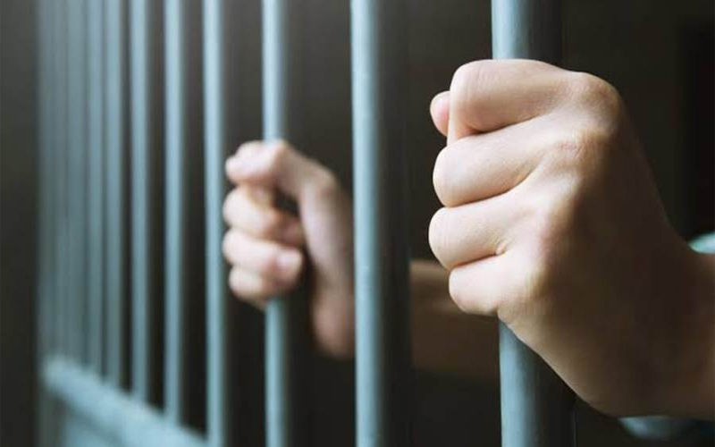 الحبس لنجل وزير وإلزامه بتعويض مسؤول