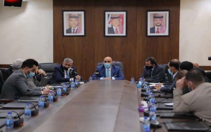 عبيدات: من غير المنطقي فتح قطاعات