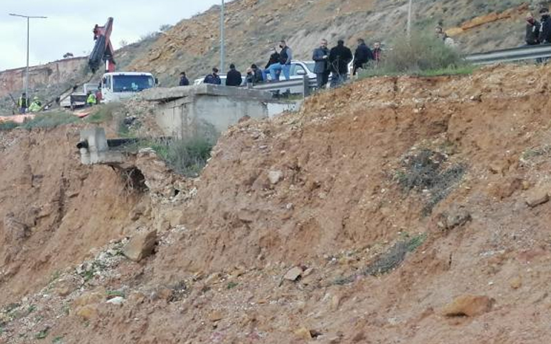 تحذير هام لسالكي طريق عمان -