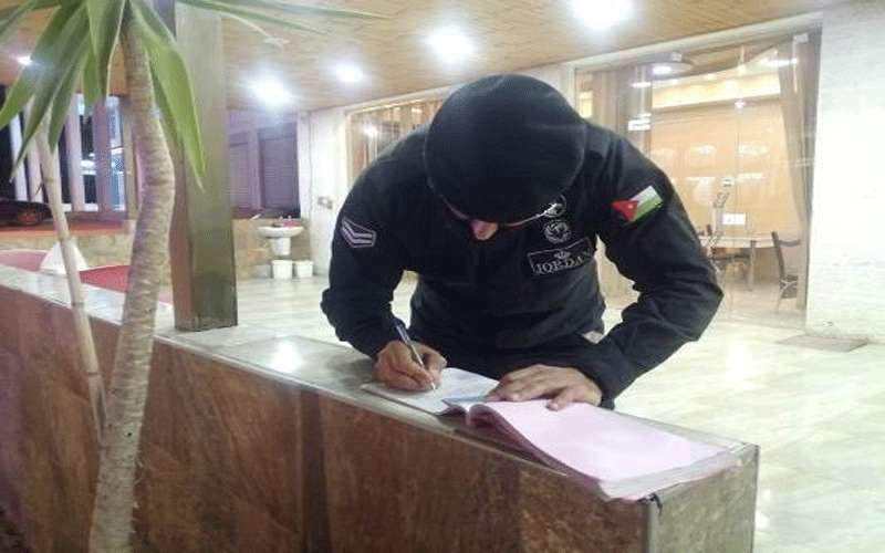 مخالفة 132 مواطنا داخل منشآت