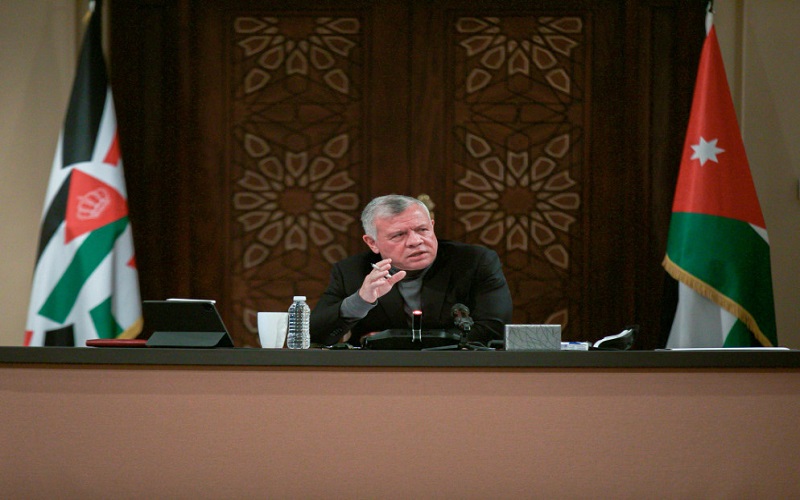 الملك يلتقي شخصيات ويؤكد أهمية إقامة