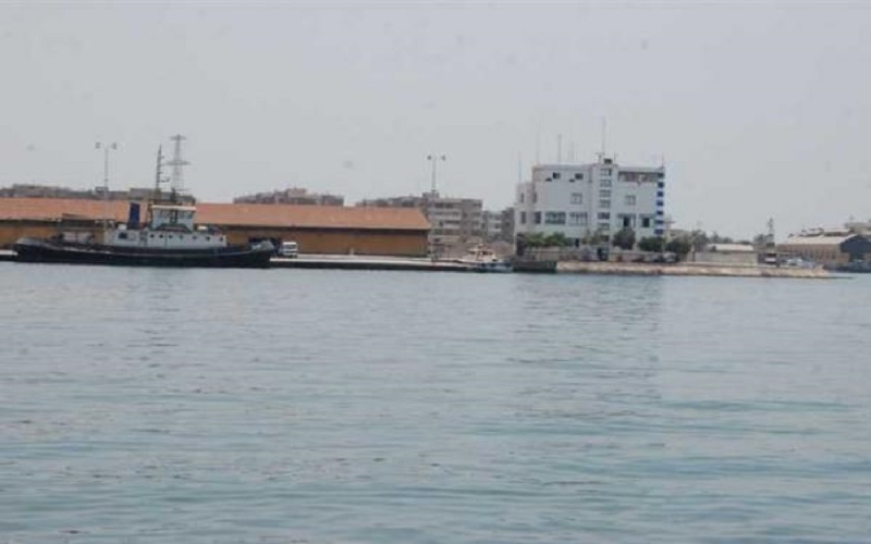 الأحوال الجوية تغلق الأنشطة البحرية في