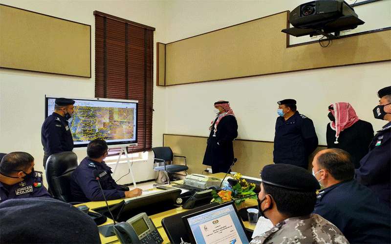 الخصاونة يزور مركز القيادة و السيطرة