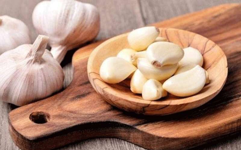 فوائد تناول الثوم يوميا على صحة