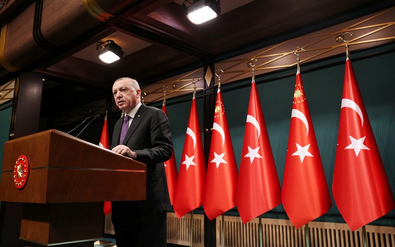 أردوغان يبلغ روحاني بأنه يرى فرصة