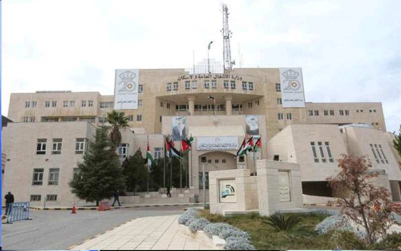 الأشغال: تعليق الدوام في مركز الوزارة