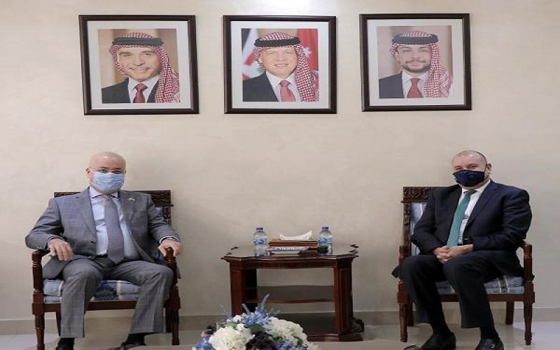 العودات: واجبنا الوقوف مع أشقائنا العراقيين