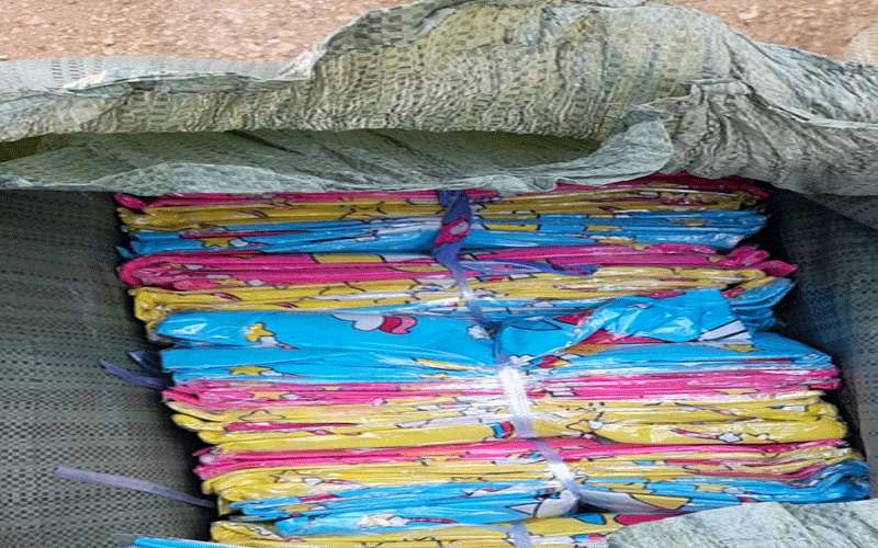 الجمارك تحبط تهريب البسة واحذية