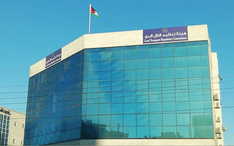 هيئة النقل تعلق دوامها بعد إصابة