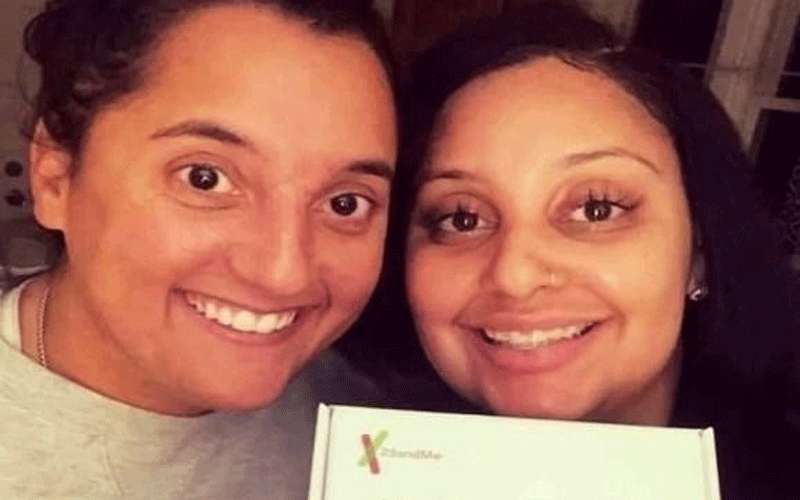 تكتشفان أنهما شقيقتان بعد عملهما في