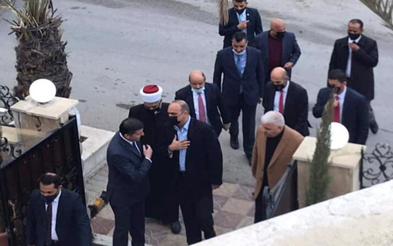 وزير سابق شريك لأحد النواب البارزين