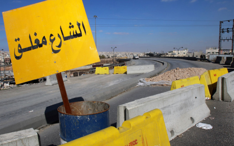 الباص السريع يغلق جسر عين غزال